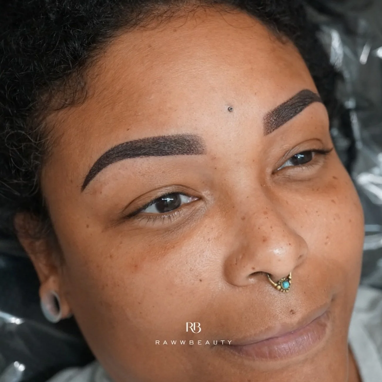 Freshly done powder brows that will soon heal into the most natural powdery look 🤍