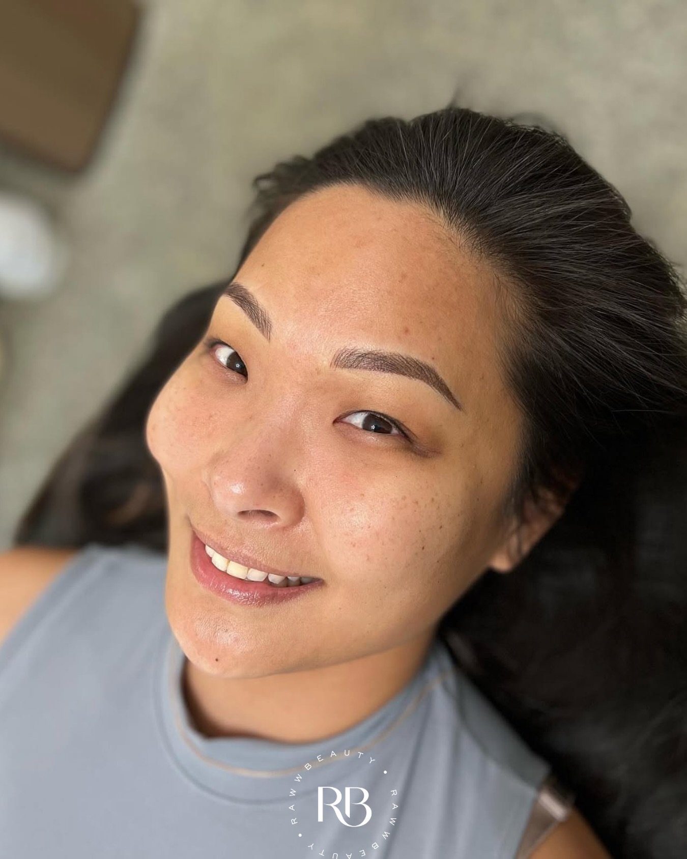 Fresh brows + a soft liner ✨
If you&rsquo;ve been thinking about permanent makeup&hellip; this is your sign to get it done.. Invest in your 2026 self now 🤍