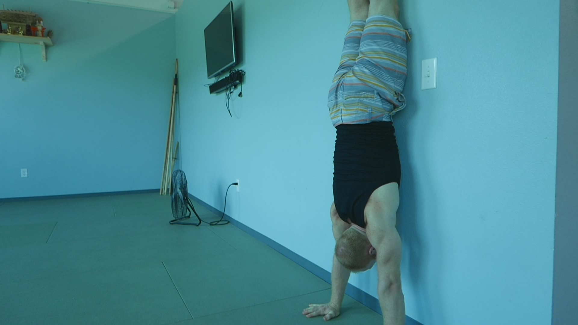 Upper Chest touching the wall