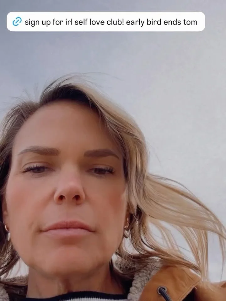 ❤️ PSA for the women who love everyone else beautifully&hellip; but forget to include themselves.

A poem I made all by myself just for you:

Roses are red, violets are blue,
The most important thing: you loving YOU.

(Pulitzer committee, call me.)

