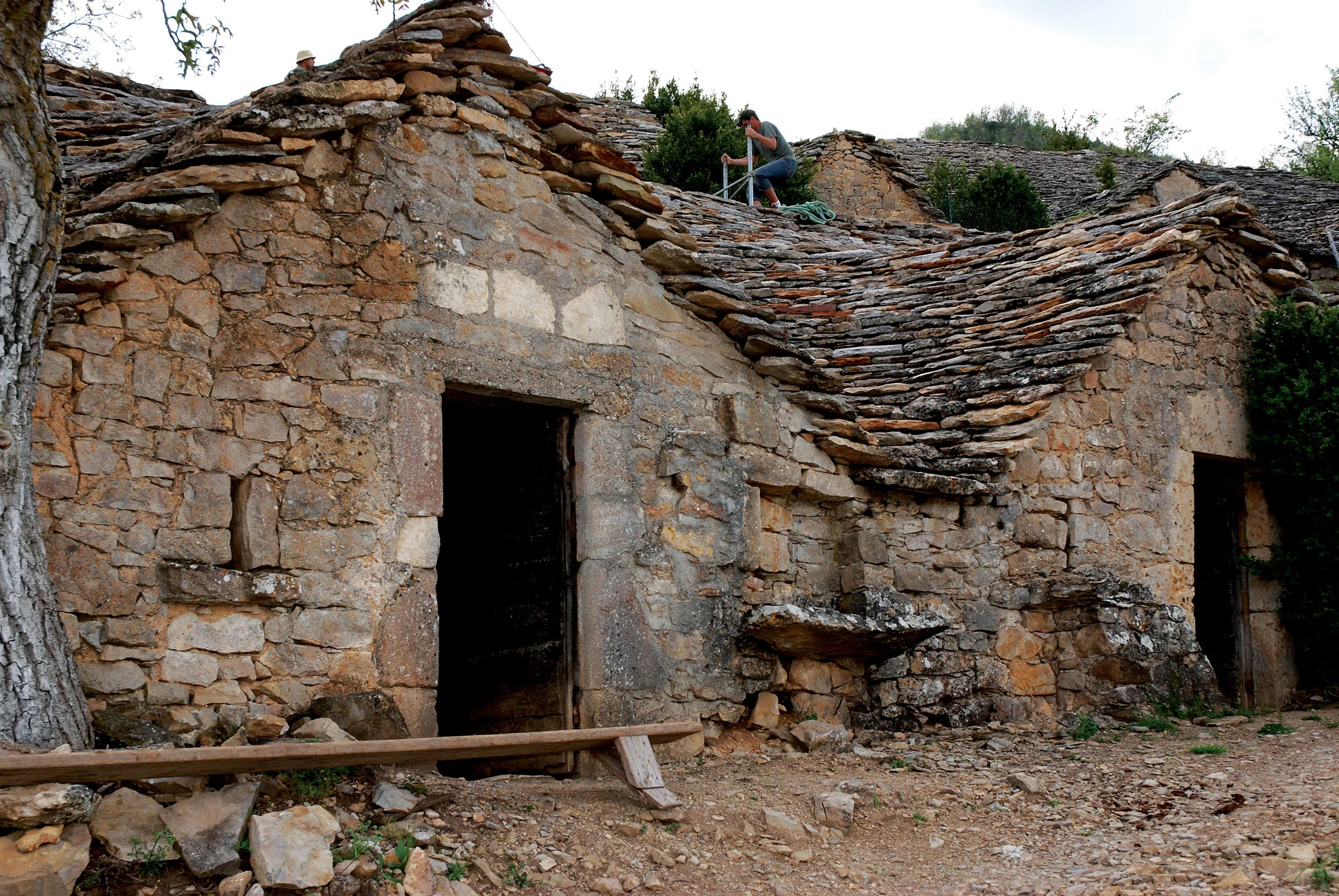 A semi-troglodythe wine cellar
