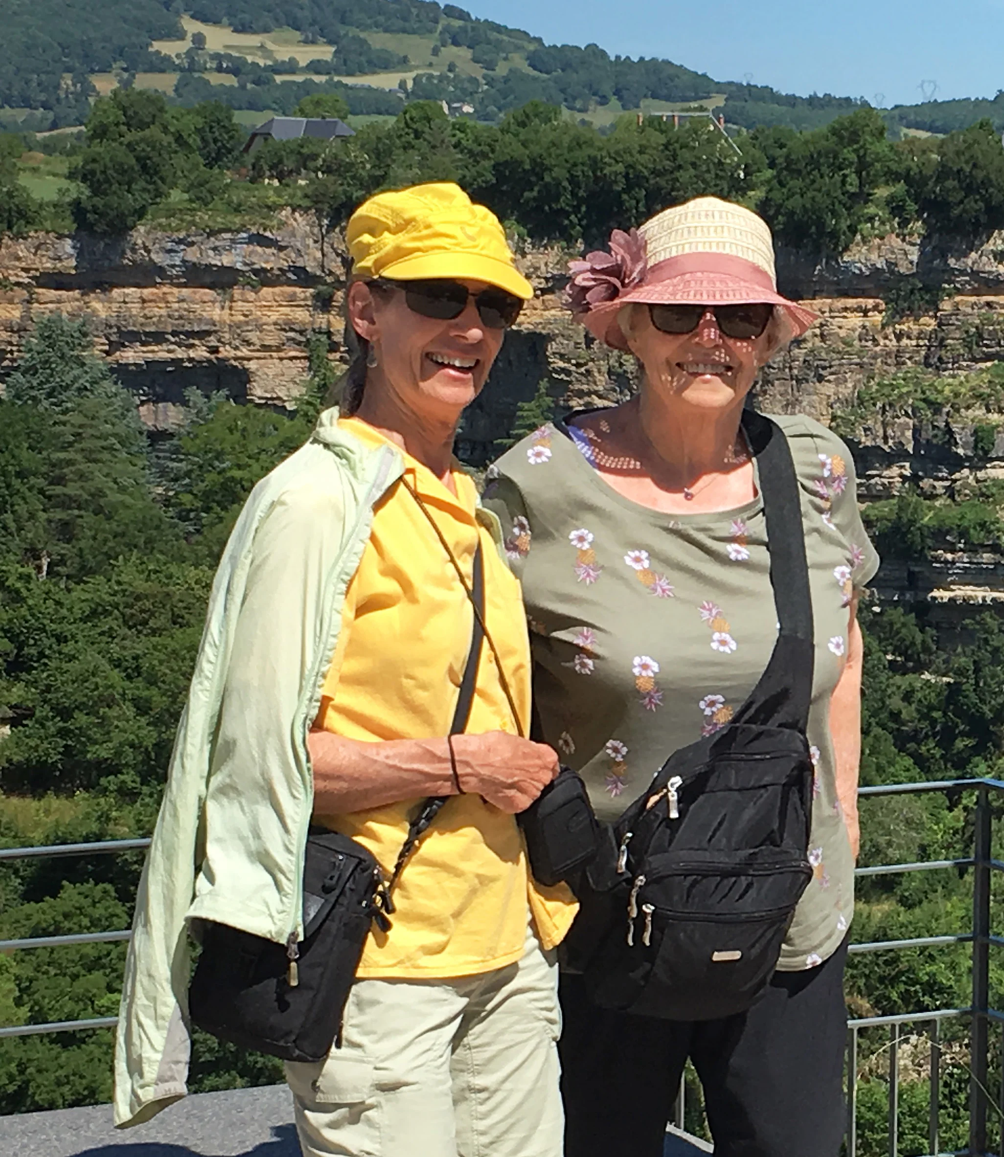 Judith and Marilyn Kinsella enjoying the day. One of the day’s highlights was a visit of the “Trou de Bozouls”. The amazing Bozouls village is perched on both sides of the cliffs’ edges overlooking the Dourdou river and its gorges. Although seemingly a stream nowadays, the horseshoe-shape canyon was formed million years ago, and is 400 m (over 1300 ft.) in diametre and 100 m (over 300 ft.) deep!