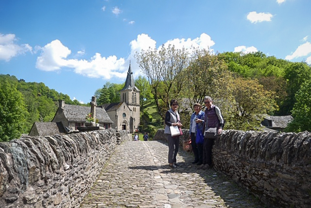 After the Michelin-starred restaurant, we visited the postcard-like village, Belcastel. Here, on the medieval bridge leading to the church/chapel. Unbelievable, cars are allowed to go through on this cobblestone bridge and both ways! Behind the photographer and up the hill is the medieval château of Belcastel we visited. As well, we met Thierry, the local potter at his atelier shop, another friend of Véronique.