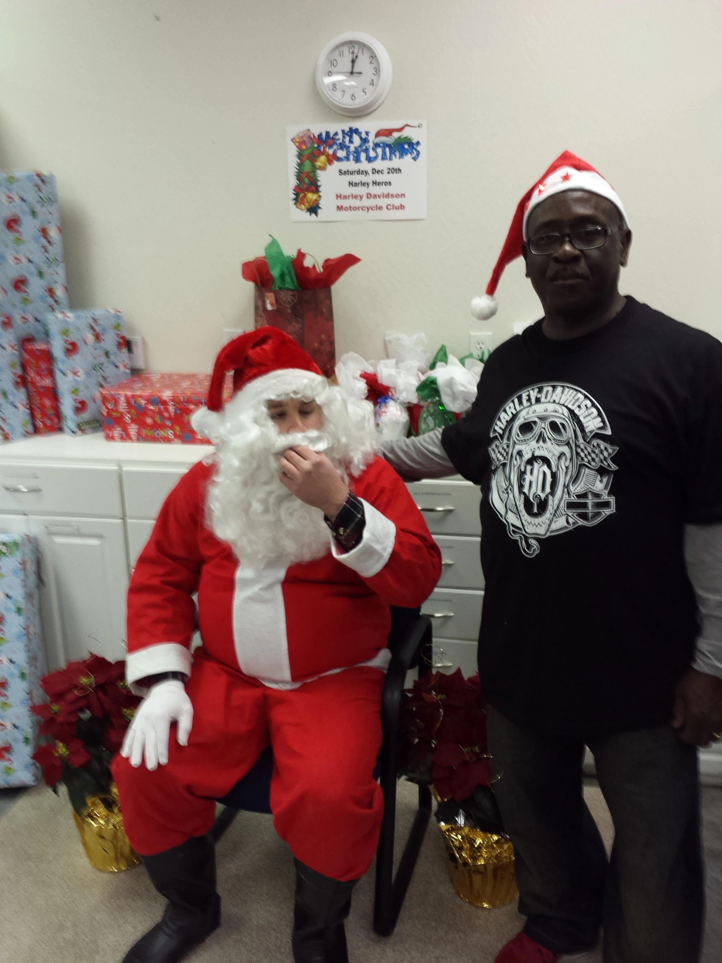 Pic8-MrClaus&Ced.jpg