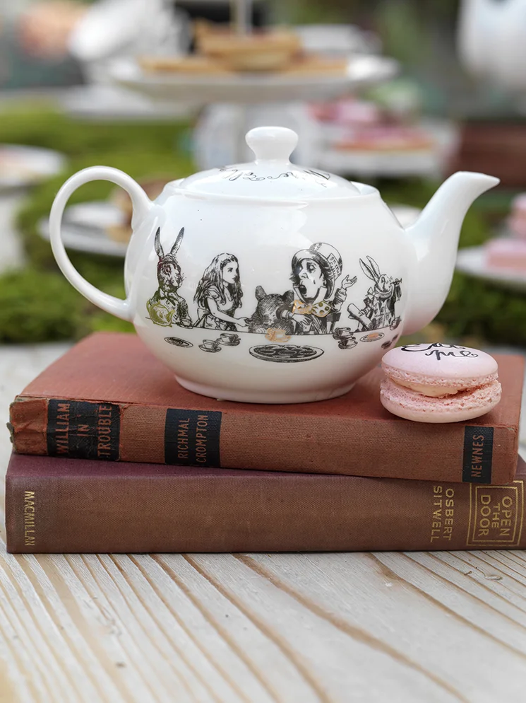 V-and-A-Alice-8.FORWEB.jpg