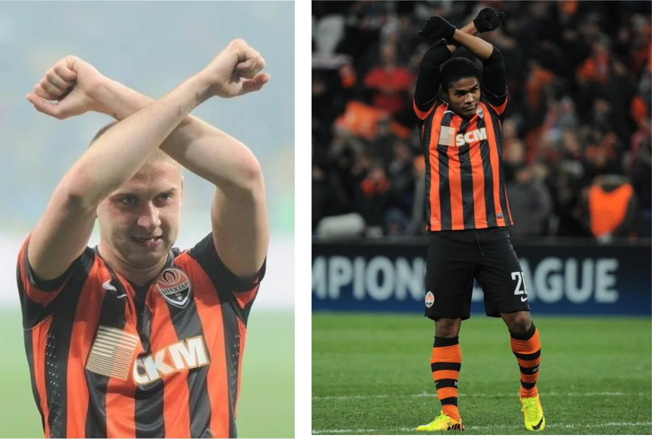 Spelers groeten de supporters