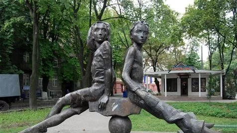 Petja en Gavrik, Vera Cholodnaja plein, Odessa