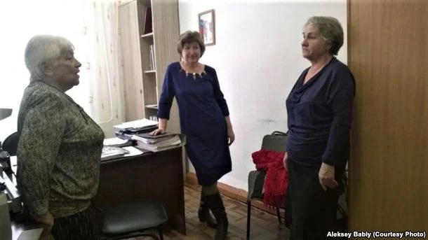 Ljoedmila Miller (links) en Tamara Petrova (midden) 