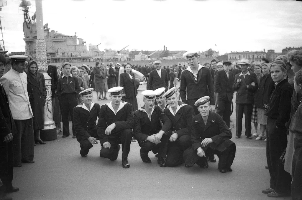 Nederlandse mariniers in Leningrad. (Zie het commentaar onder dit stukje.)