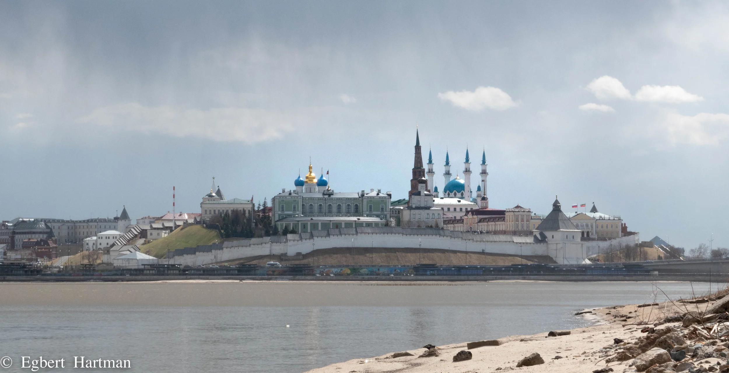 Het Kremlin van Kazan met de Qol Sharif moskee.