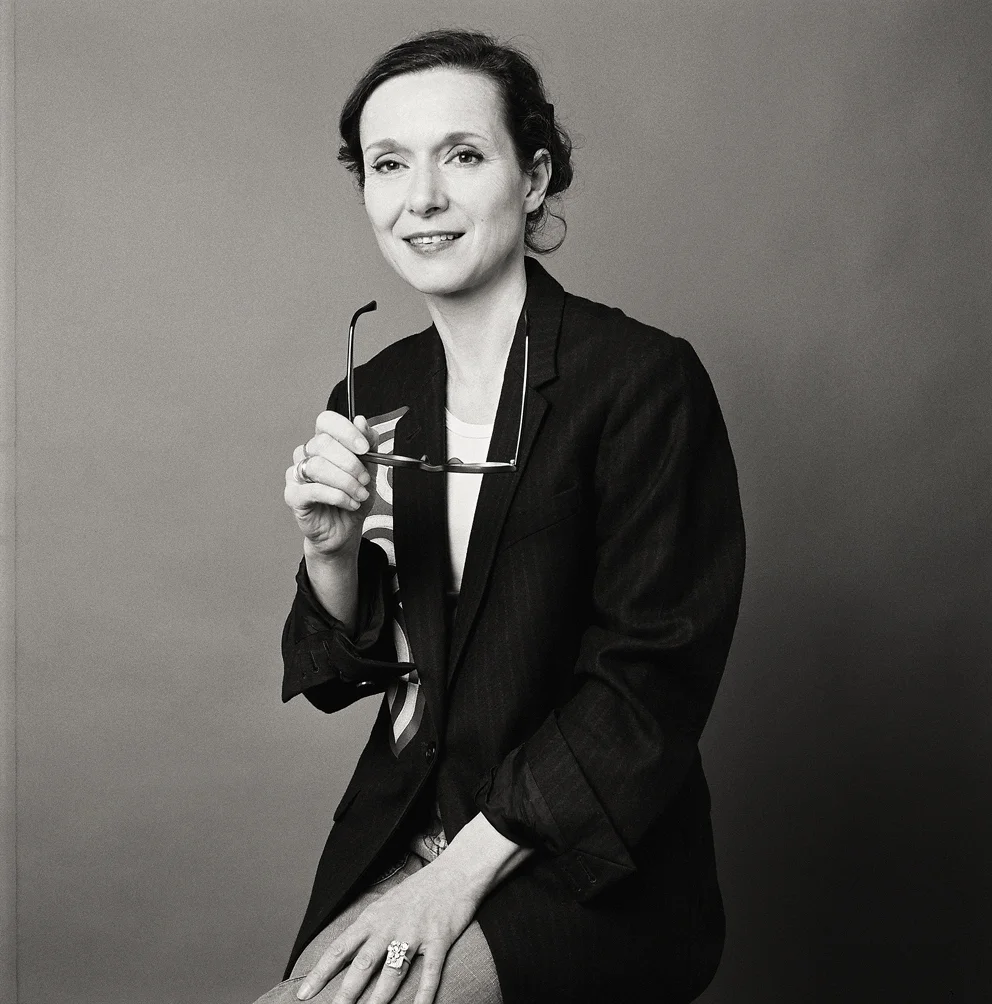 Catherine de GOURCUFF cabinet Aravocat photographie en Noir et Blanc en studioà Paris