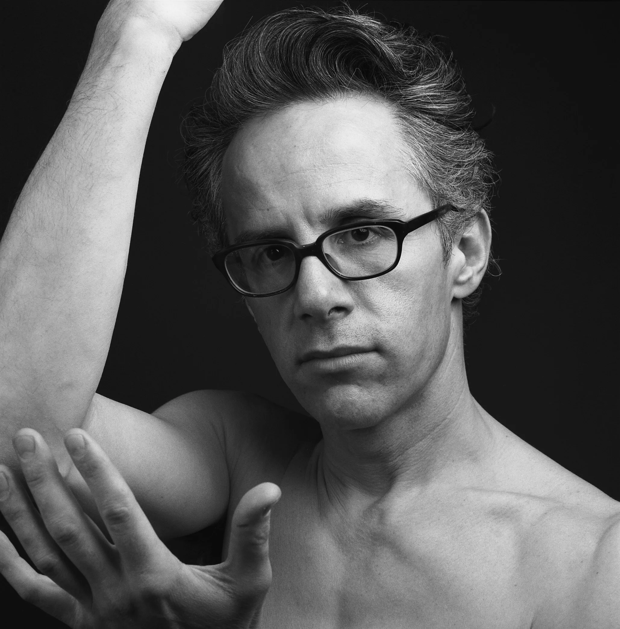 Portrait NB de Gregori Czerkinsky en studio Paris 1998 , chansons inaperçues, MIKADO,Hasselblad 6x6 , film argentique non retouché