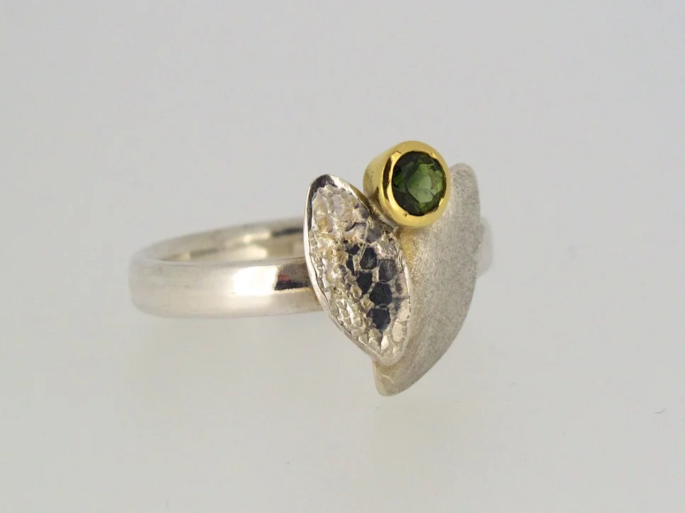 Leaf duo ring with green tourmaline set in 18 carat yellow gold