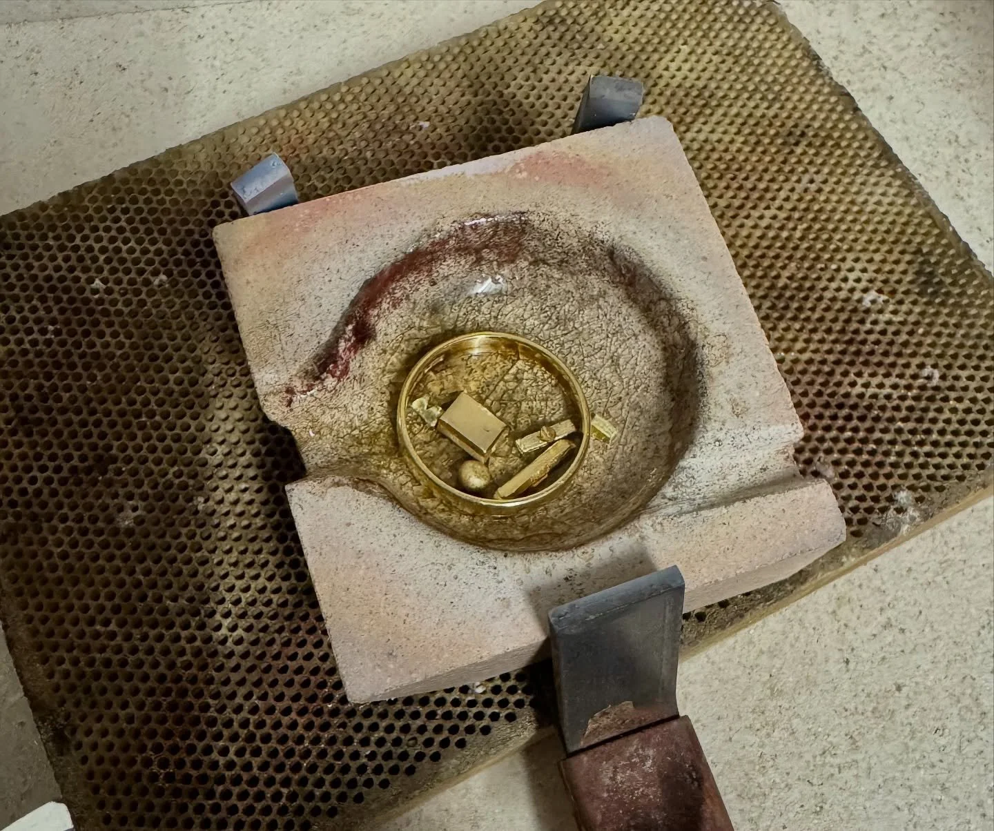 Sharing some behind the scenes shots of a remodelling commission I’m working on. I’ve melted down my customer’s inherited 18 carat yellow gold ring, added some extra gold to make it into a wider and larger ring, and started shaping