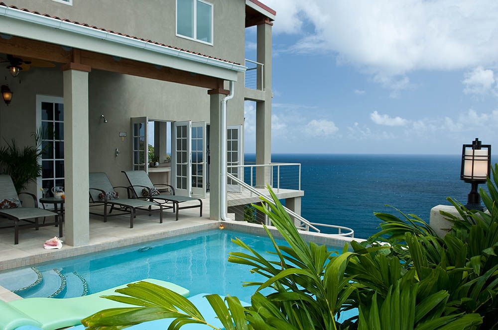 Endless horizon views from the pool at Sopra Mare