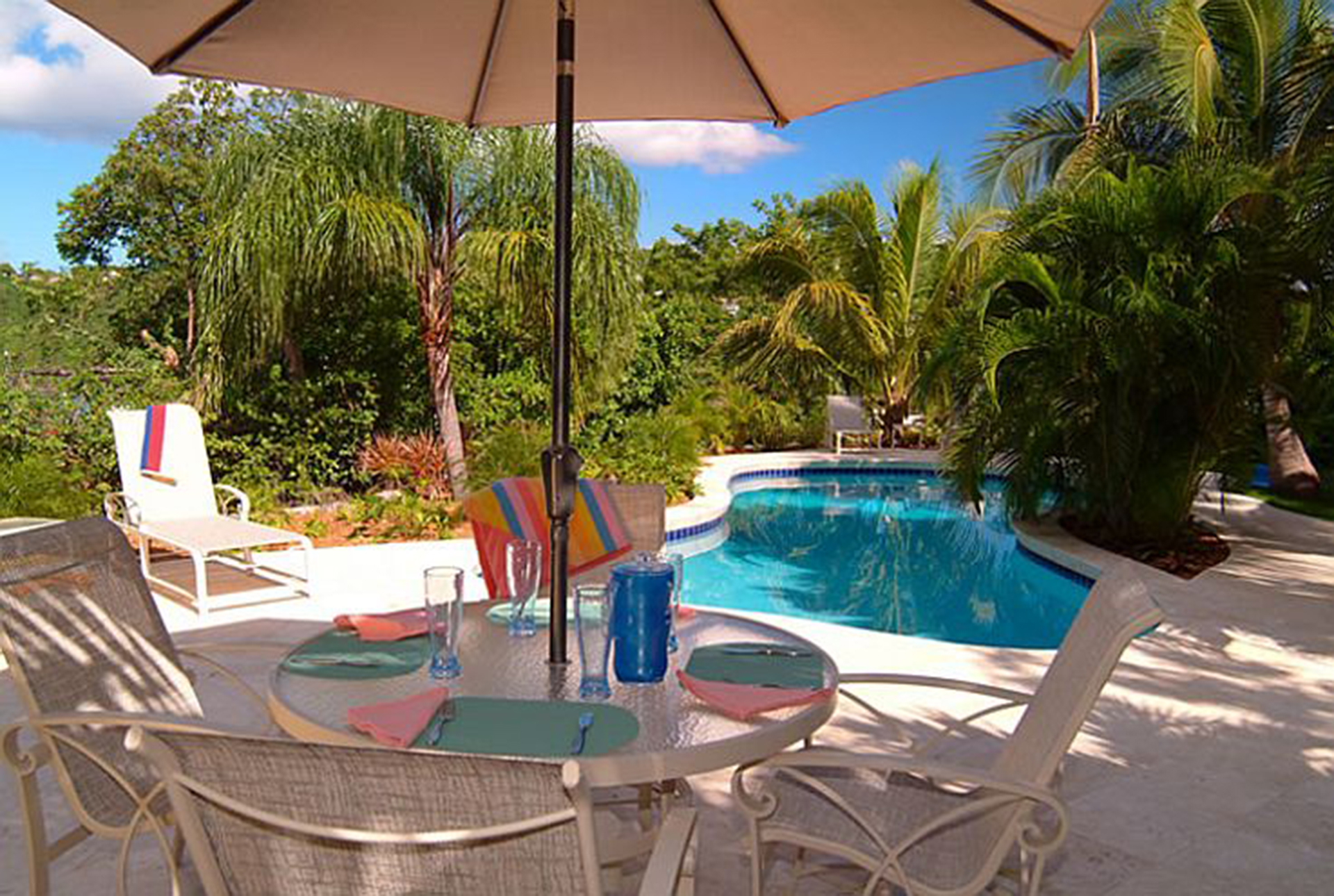 Pool-side-dining.jpg