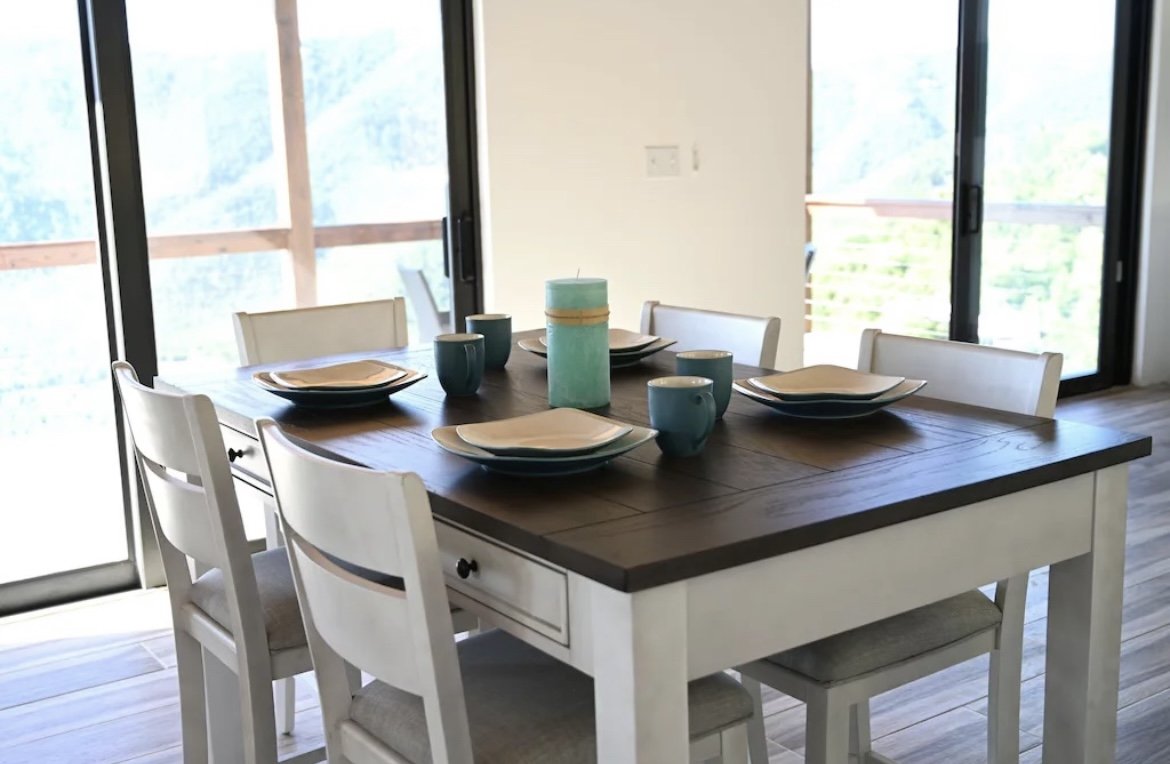 Dining space for 6.jpg