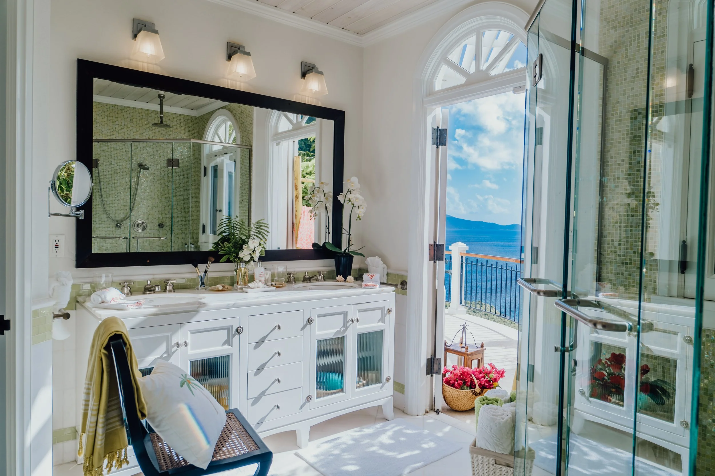 Hawksview estate_Bathroom upper master bedroom.jpg