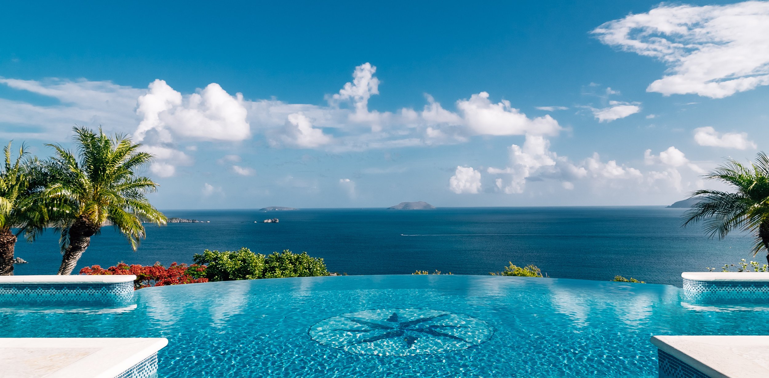 Hawksview estate_Infintiy pool & view Kopie.jpg