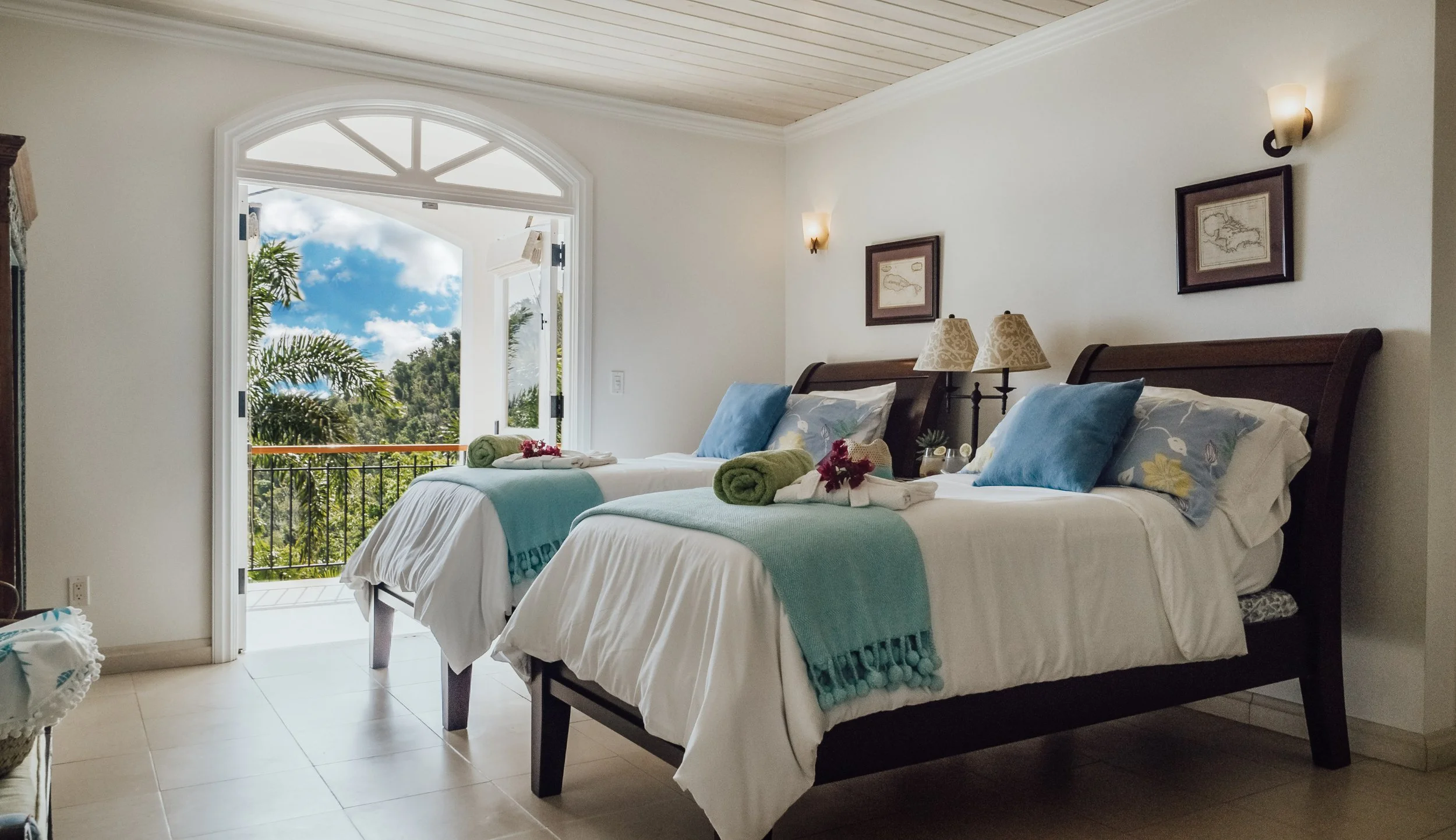 Hawksview estate_Lower twin bedroom.jpg