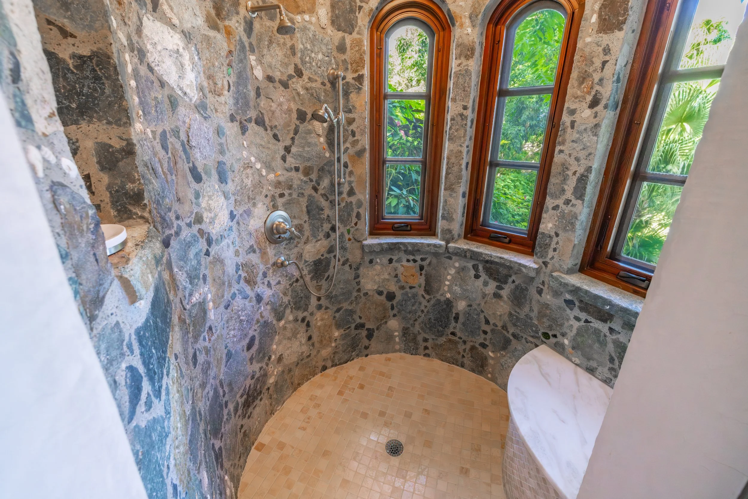 Rock shower in en-suite bathroom