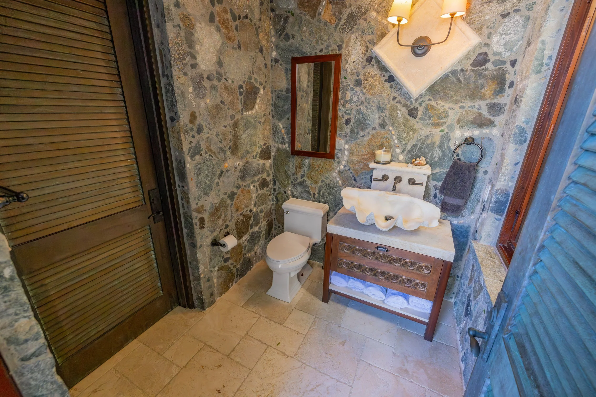 Villa Insatiable bathroom