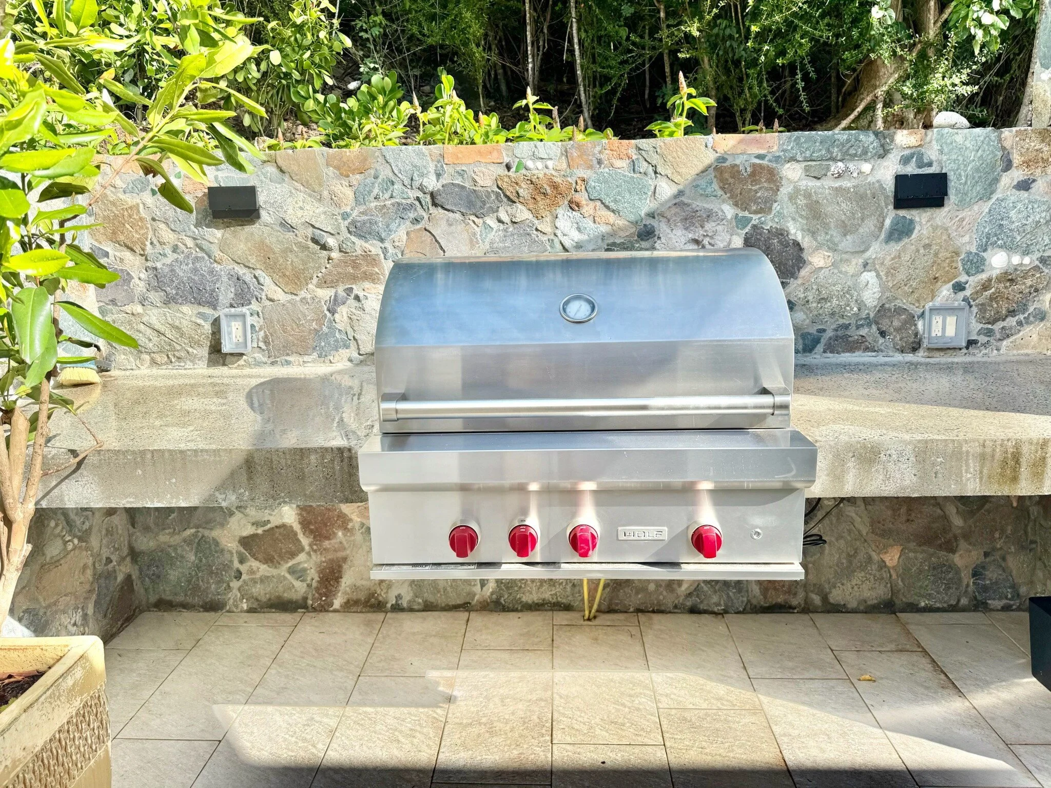 Outdoor-grill-area-35ddc71e3f2f49a1a4ae4f74d303c457.JPG
