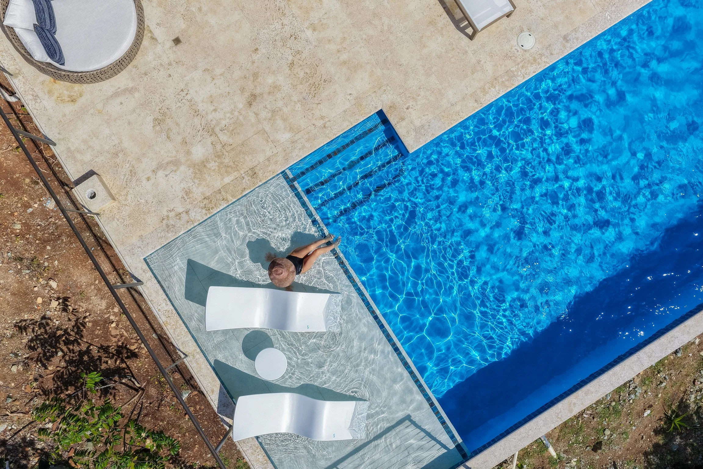 Shallow pool area for sun bathing and relaxing