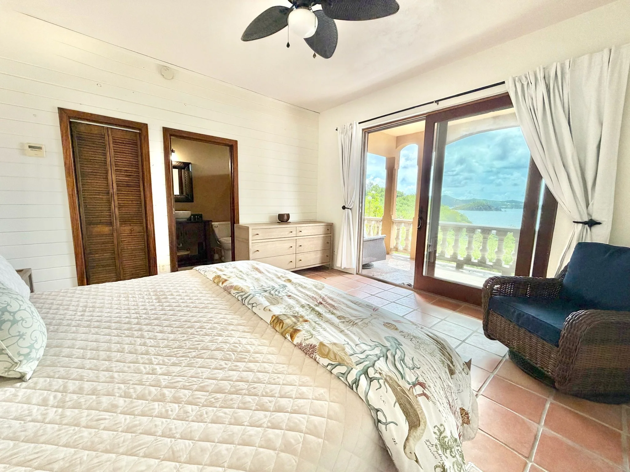 Bedroom 2 with bathroom and beautiful view