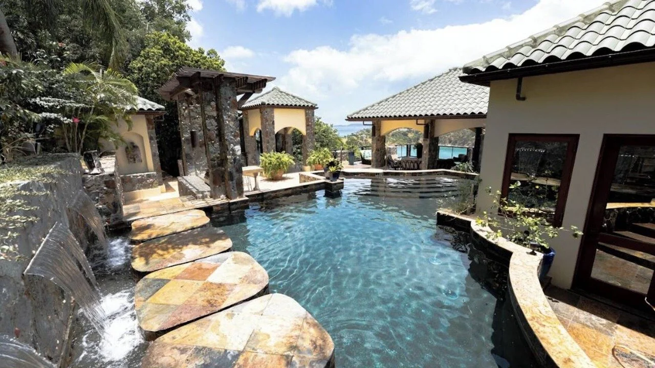 l-autre-monde-villa-com-vi-st-john-ha-3212035869-0.jpg