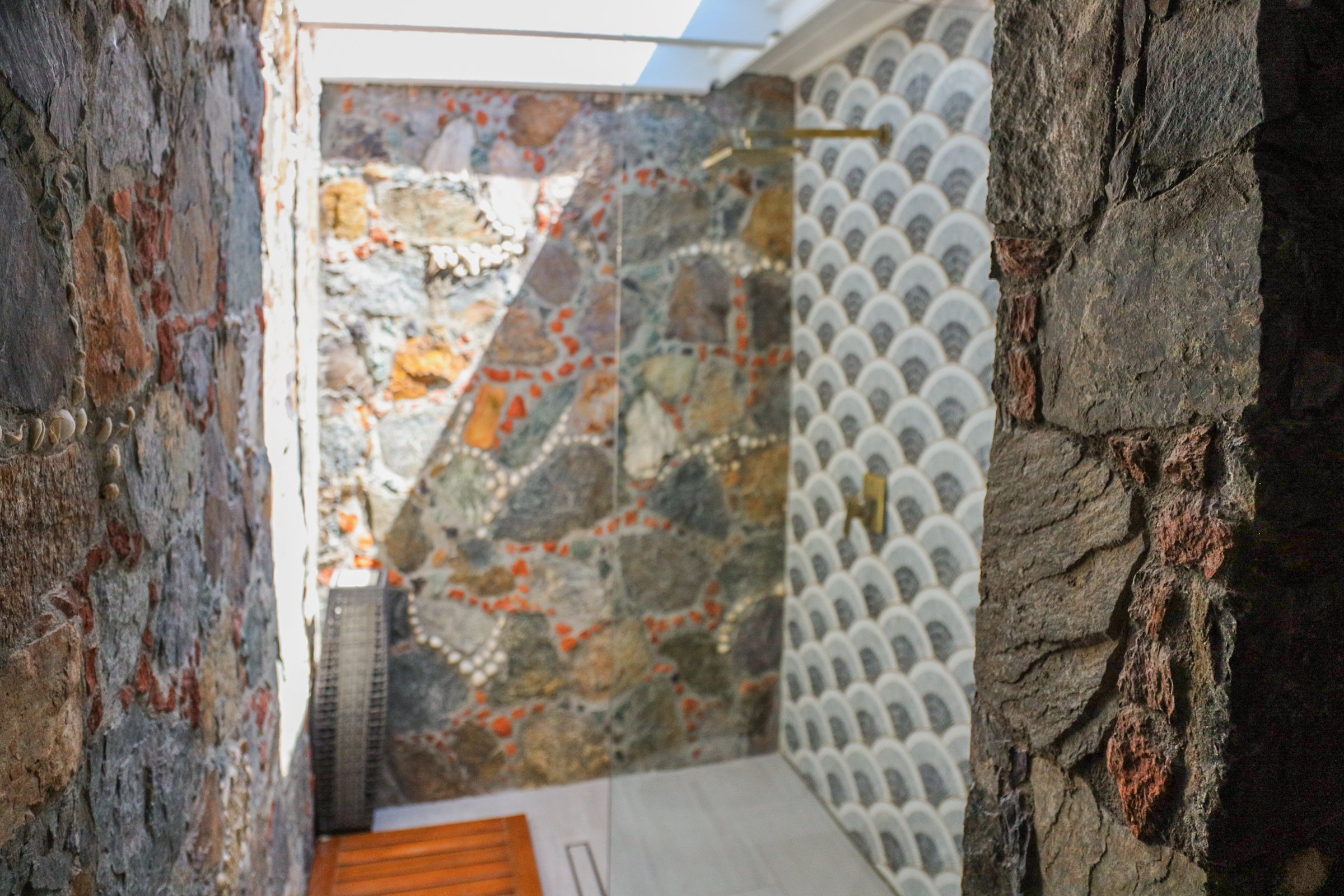 Outdoor shower Bathroom 5.jpg