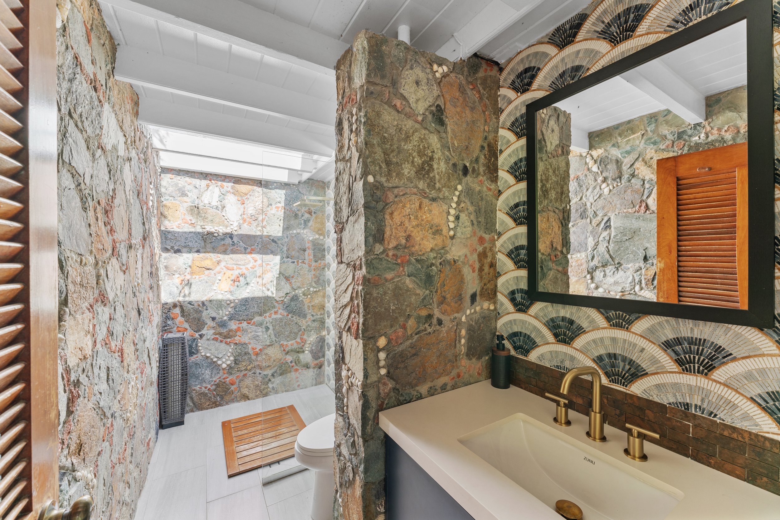 bathroom 5.jpg