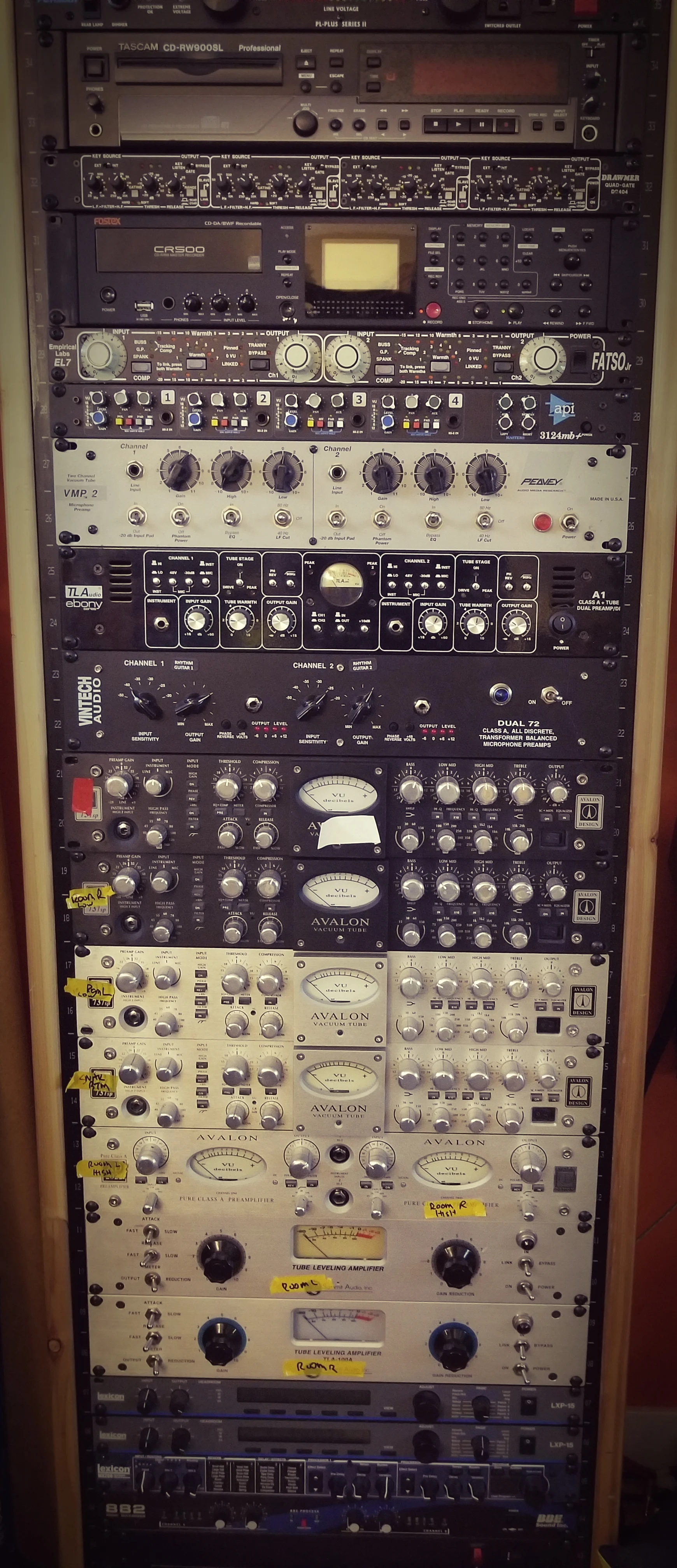 20181108_STUDIO_RACK.jpg