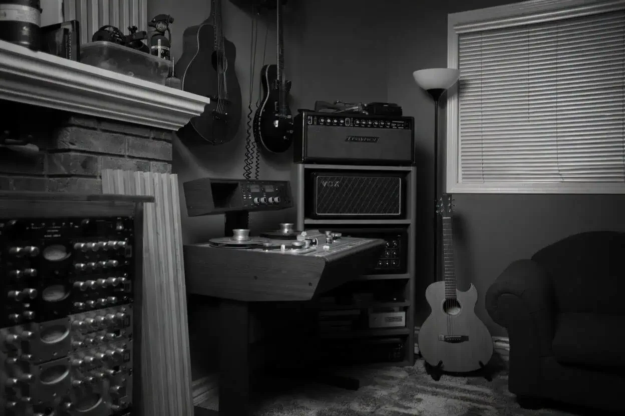 analog-outboard-equipment-frequency-studios.webp