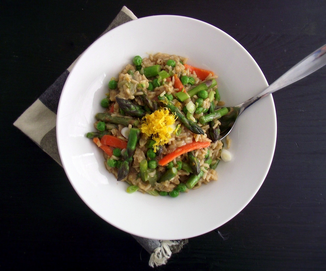 http://www.poorgirleatswell.com/site/wp-content/uploads/2011/10/spring-veggie-risotto-4.jpg