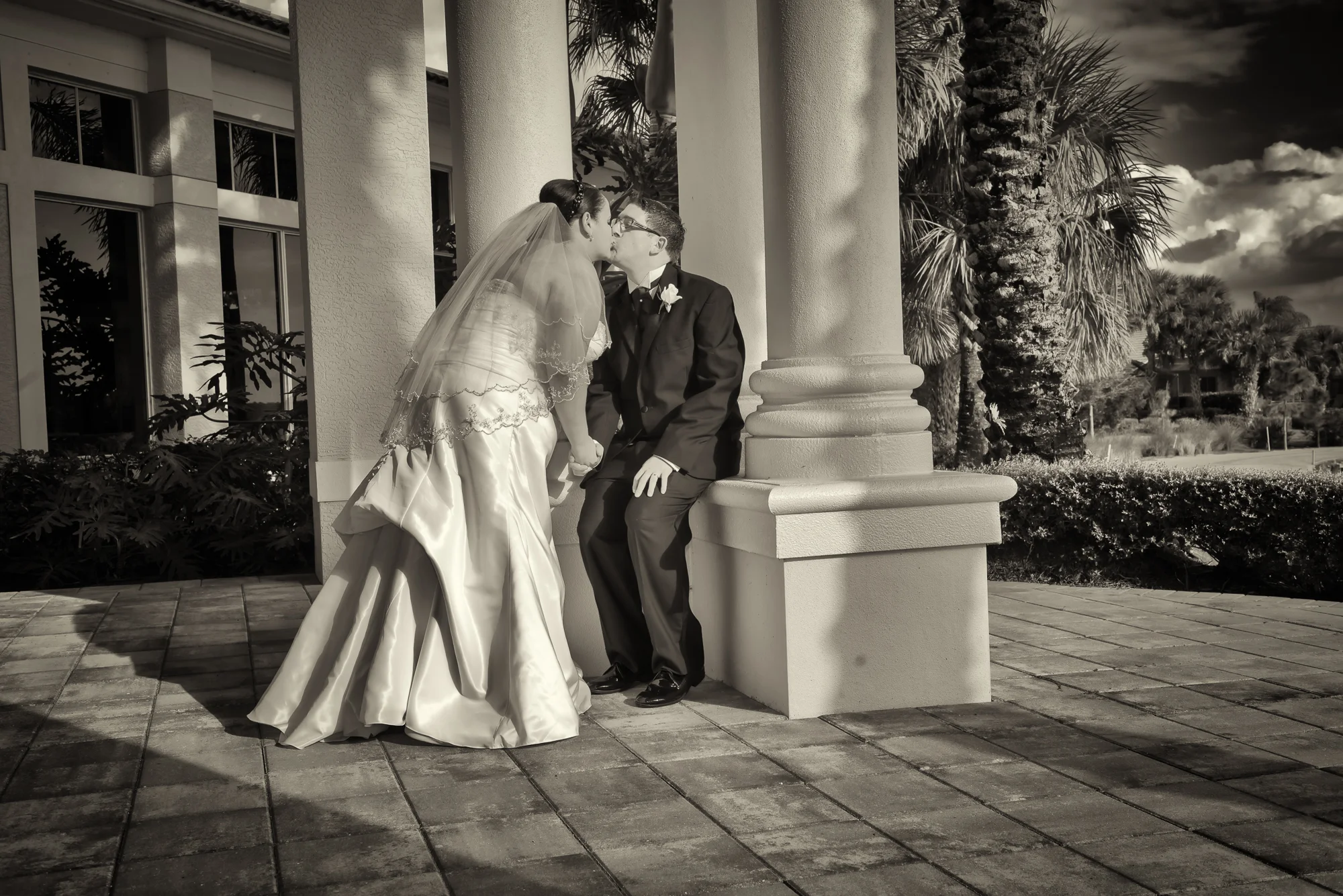 Wedding Photographers-Colonial Country Club-11.jpg
