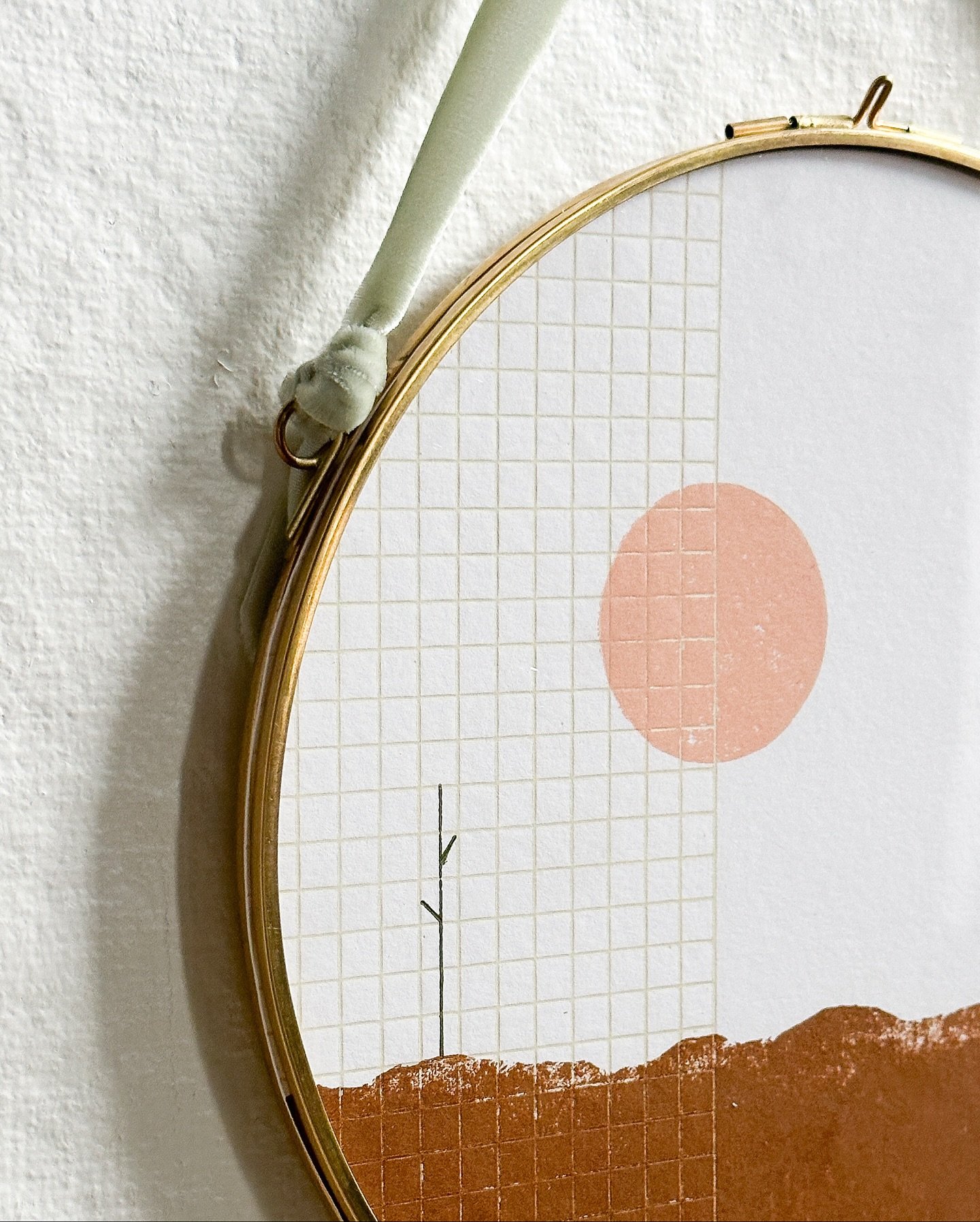 Sneak peek of NEW Large One-Of-A-Kind Framed Prints coming to the Holiday Shop Update TOMORROW, the 25th, at Noon EST! 👀✨
⠀⠀⠀⠀⠀⠀⠀⠀⠀
&bull;
&bull;
&bull;
⠀⠀⠀⠀⠀⠀⠀⠀⠀
#handmadegift #artgift #giftofart #wallart #letterpress #letterpressart #oneofakind #m