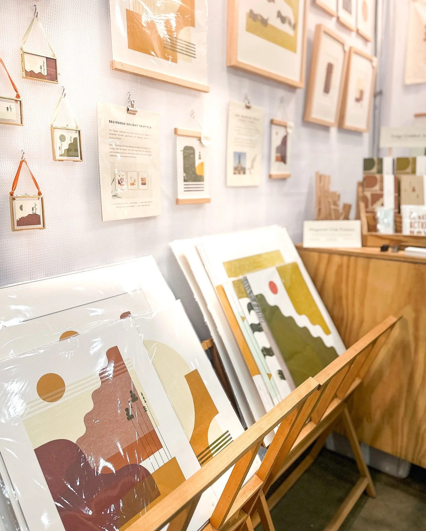 We had such a great time debuting at American Craft Made Baltimore this past weekend! Thanks for coming out, Baltimore, and thanks for an awesome show @craftcouncil !

My next market is the NEW Modern Craft Market by @handmadearcade in Pittsburgh Mar