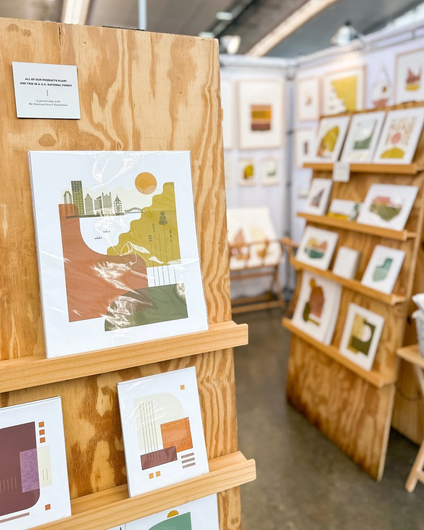 Here at the Modern Craft Market by @handmadearcade all weekend! Til 6pm today and 10-6 tomorrow at the Convention Center downtown &mdash; we&rsquo;d love to see you!
⠀⠀⠀⠀⠀⠀⠀⠀⠀
&bull;
&bull;
&bull;

#handmadearcade #moderncraftmarket #letterpress #fin