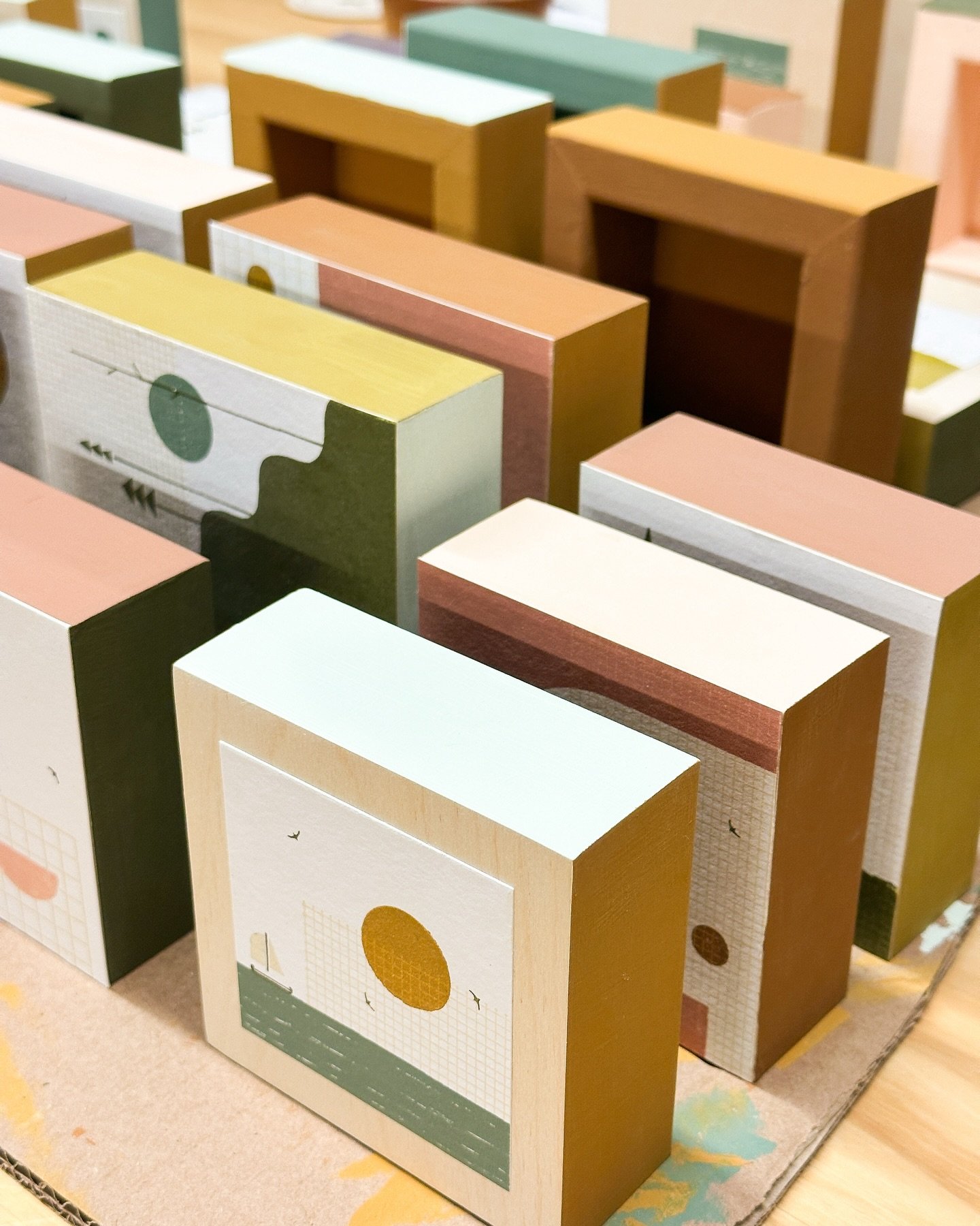 I&rsquo;m still obsessing over my new wood panel prints that debuted at my solo show at @mossarc last Friday. 🥰 I had so much fun making these with ALL THE COLORS and hope to explore these more! 🤩 
⠀⠀⠀⠀⠀⠀⠀⠀⠀
I&rsquo;ll be launching all the remainin