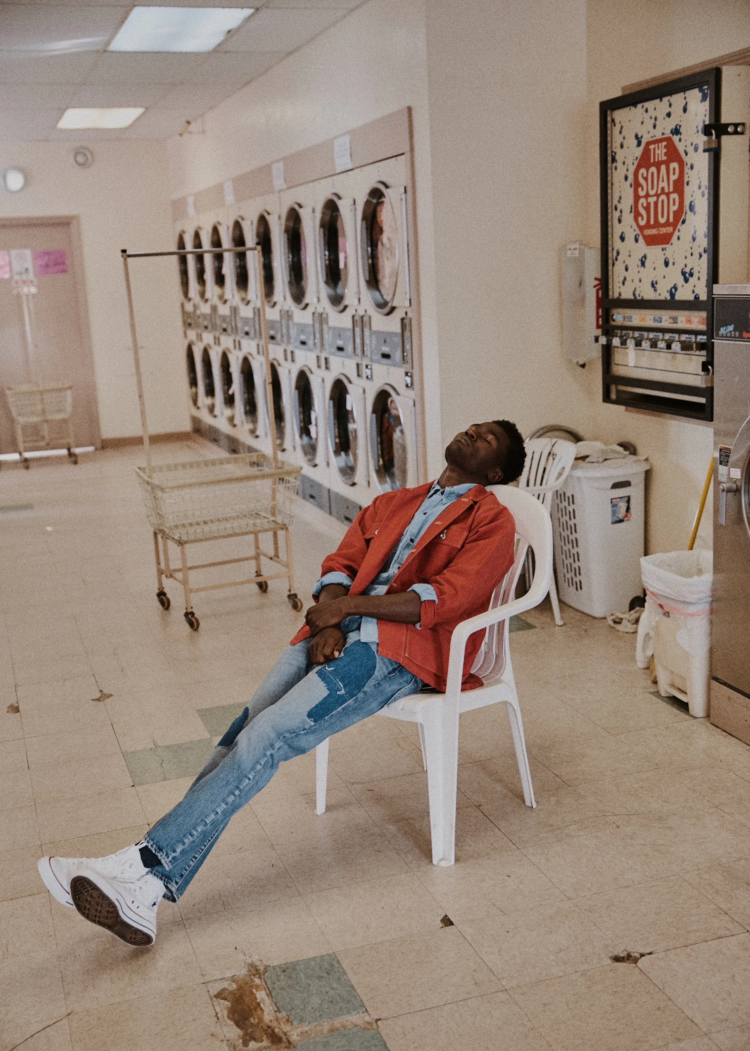 10_01_Laundromat-Arturo-Suzy-014_w.JPEG