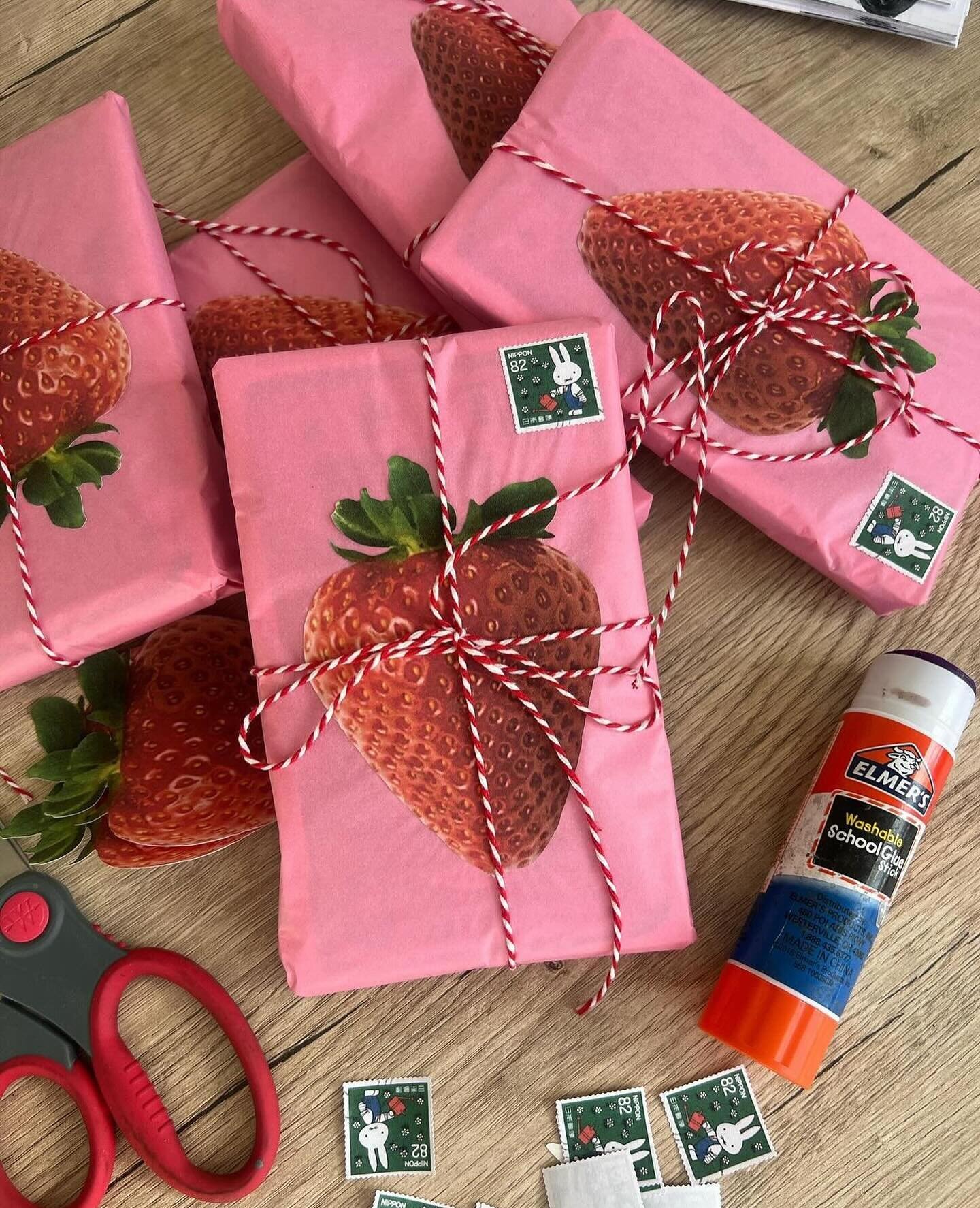Love this strawberry wrapping via @shopgeminijewels 🍓