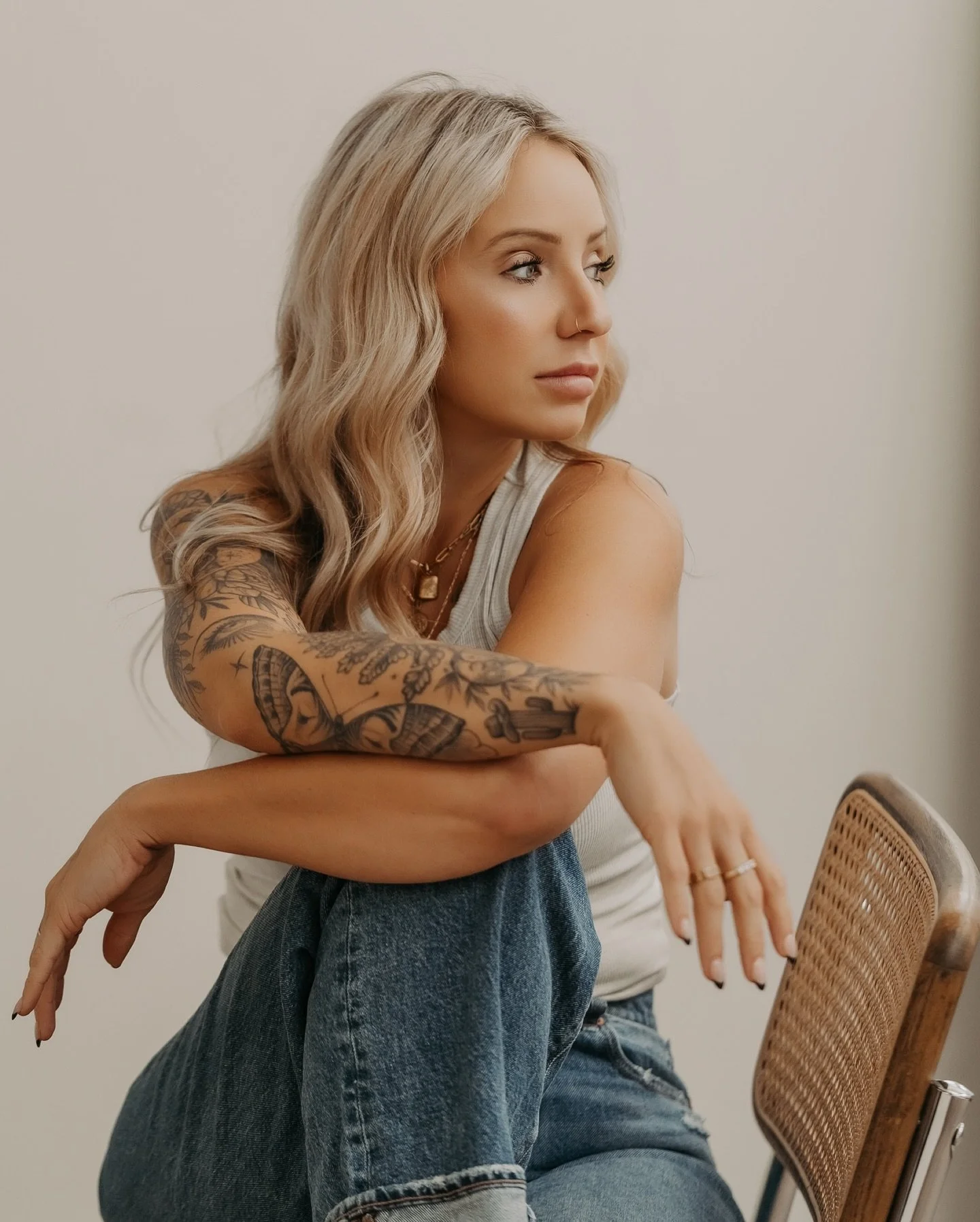 If your headshot is screaming 2015, has a fake backdrop, or you took it with your cell phone, it might be time to level up. 

I can help you with that. 🙋🏼&zwj;♀️

👇🏻Comment below or DM me &ldquo;HEADSHOT&rdquo; and we can start planning your mode