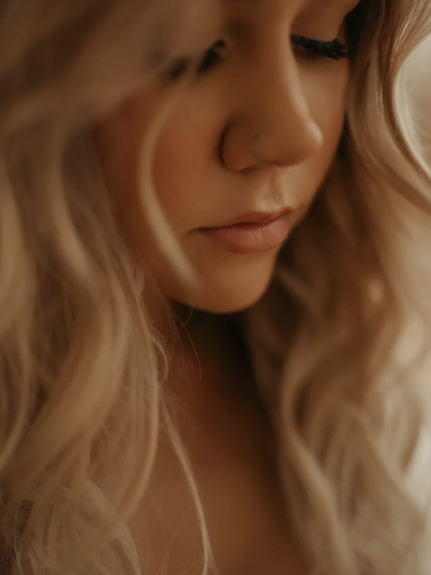 A million things on your to-do list but I bet zero are for you. I&rsquo;d like to make it real easy to say &ldquo;hell yes, I deserve this&rdquo;. Have you been waiting?

3 days&hellip; 🖤

MUA: @beautybysarahw 
Hair Styling: @tylers_hair_world