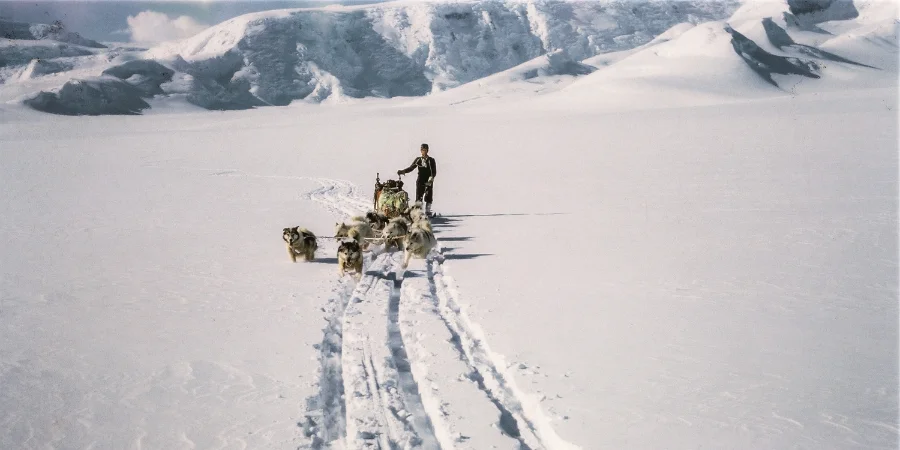 Reconnaissance foray on the Skelton Glacier, 1957 © The George Lowe Collection