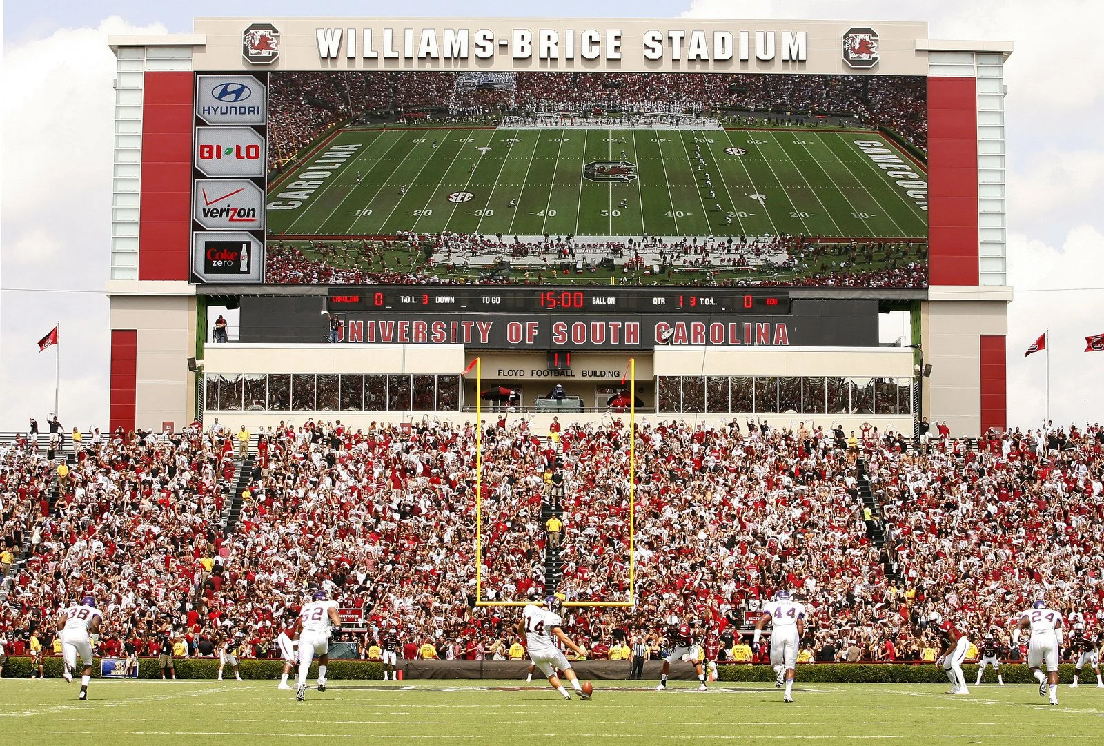 usc-ecu-011-scoreboard.jpeg