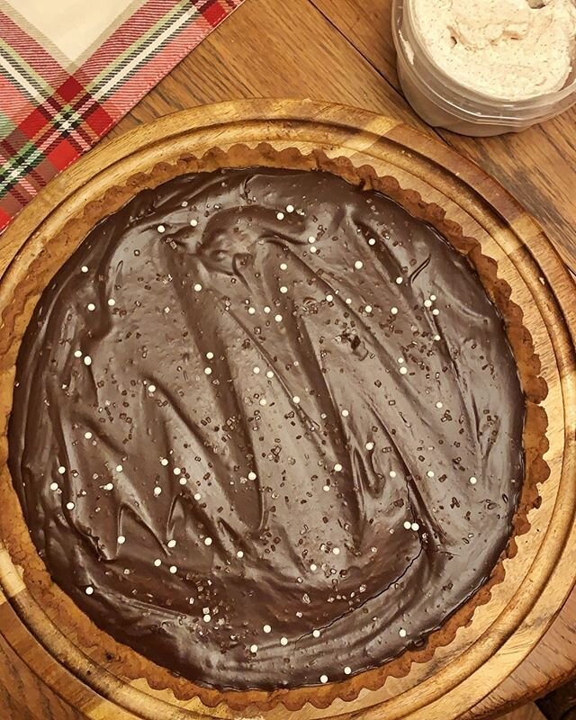 The result of my Christmas Eve baking. Gingerbread Whiskey Chocolate Tart! (and cinnamon whipped cream) 🎄❤️
