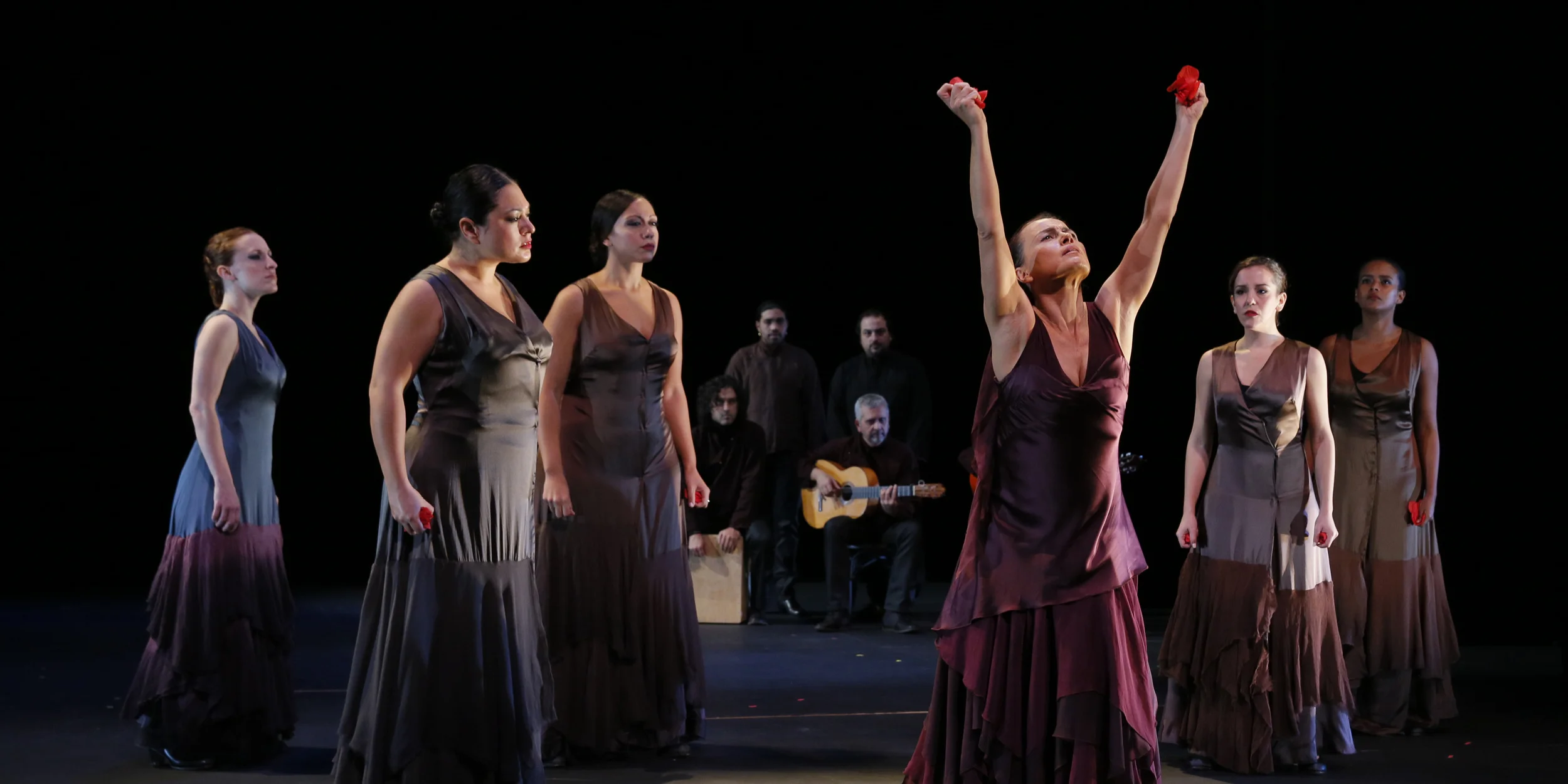 ANTIGONA: LIGHTING DESIGN AND SCENOGRAPHY