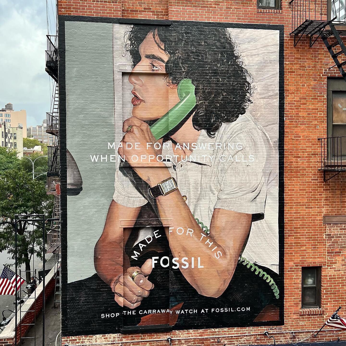 That&rsquo;s a wrap of on this photorealistic ad for @fossil &amp; @integration_media. Our talented artists @hannahmausten &amp; @deanistheworst  knocked it outta the park.
.
#lovewhatyoudo #billboard #murals #advertising