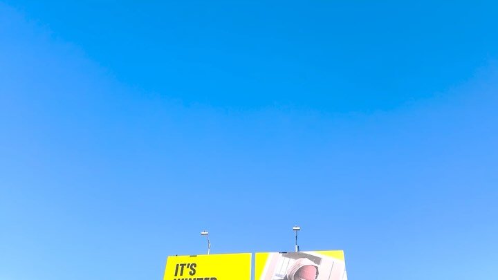 New billboard up for @bumble &amp; @heritageoutdoormedia as always thanks to our amazing crew for tagging along on our date 😙 

#dowhatyoulove #advertising #murals